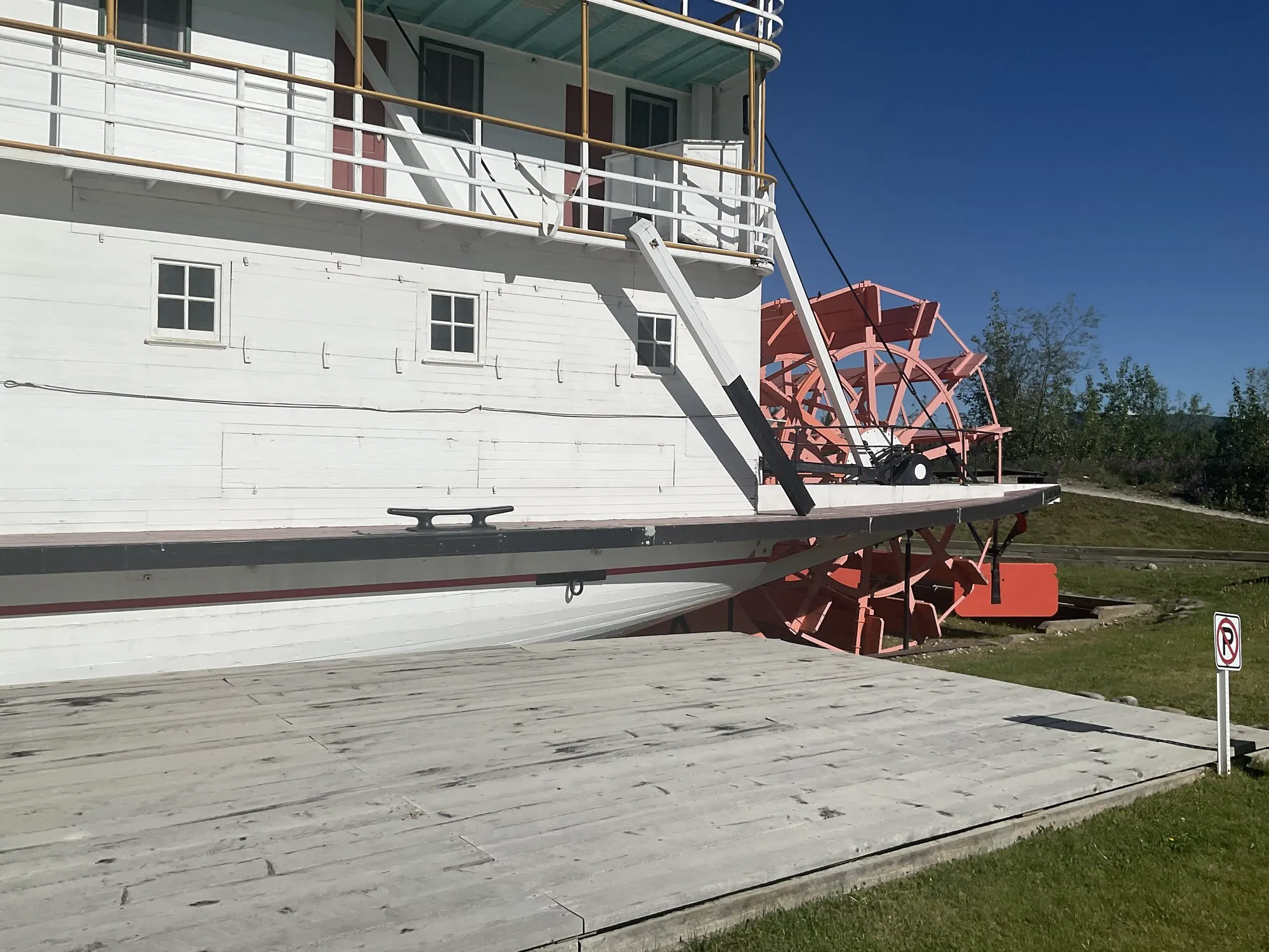 Stern quarter with the red sternwheel beyond the guard