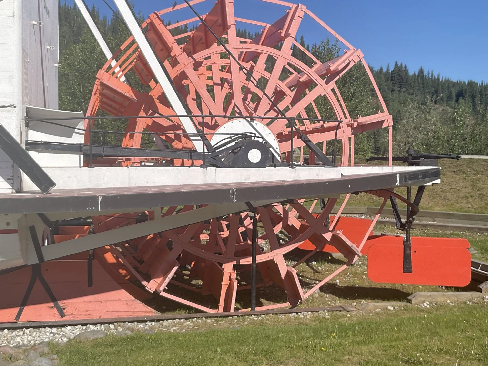 Red sternwheel and its arms seen from the side