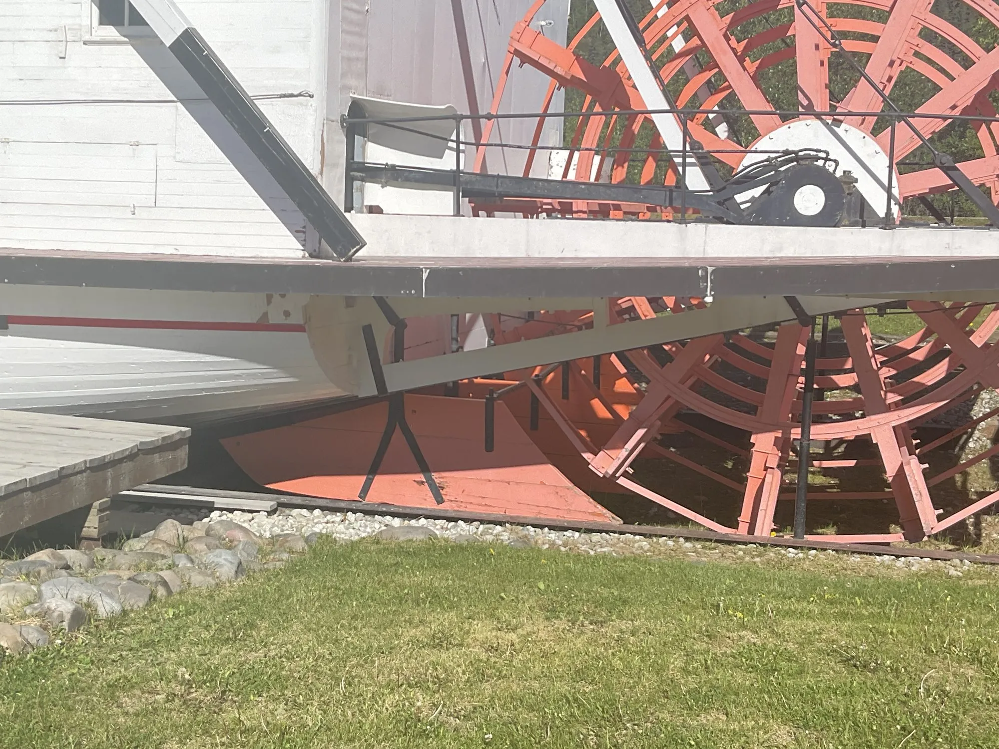 Sternwheel framing and rudders below the fantail