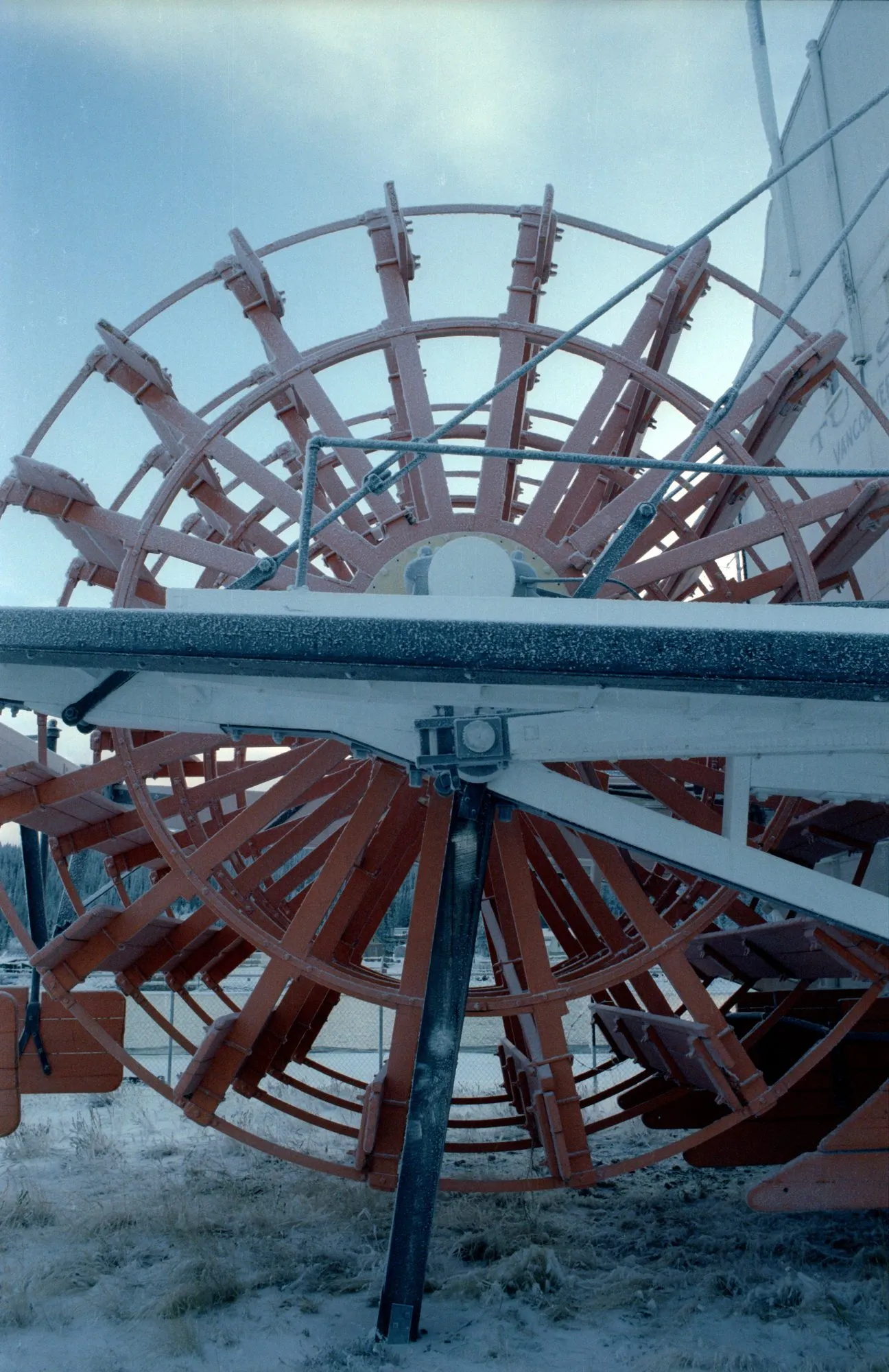 Sternwheel buckets and arms, close view